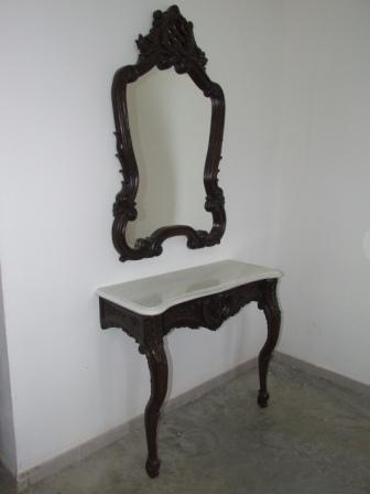 Consola tallada por Tornay